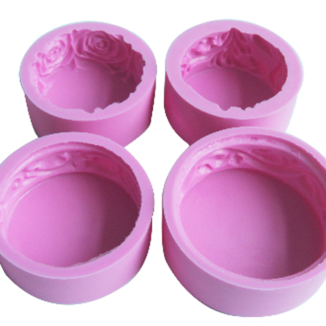 Round moulds with flower edges image 1